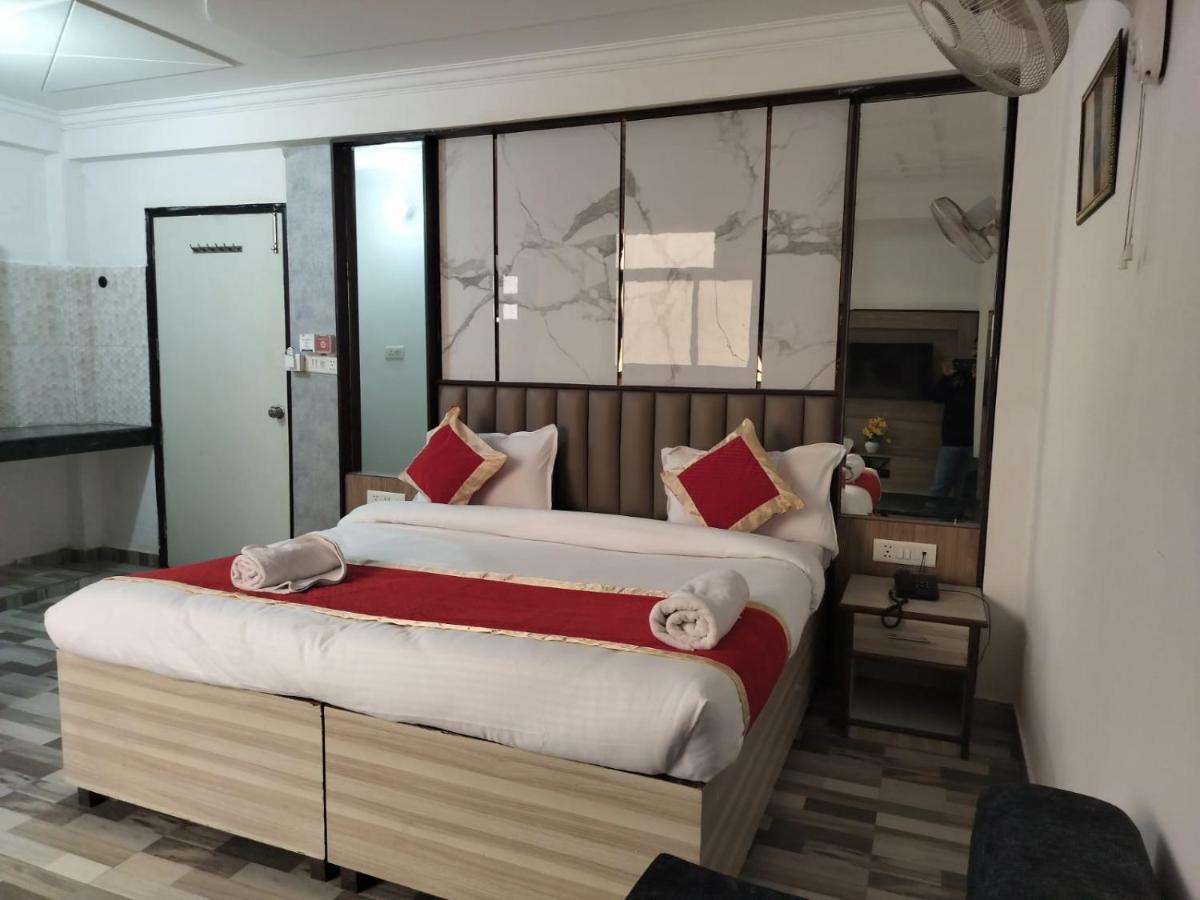 Hotel Clink New Delhi Airport Exterior photo
