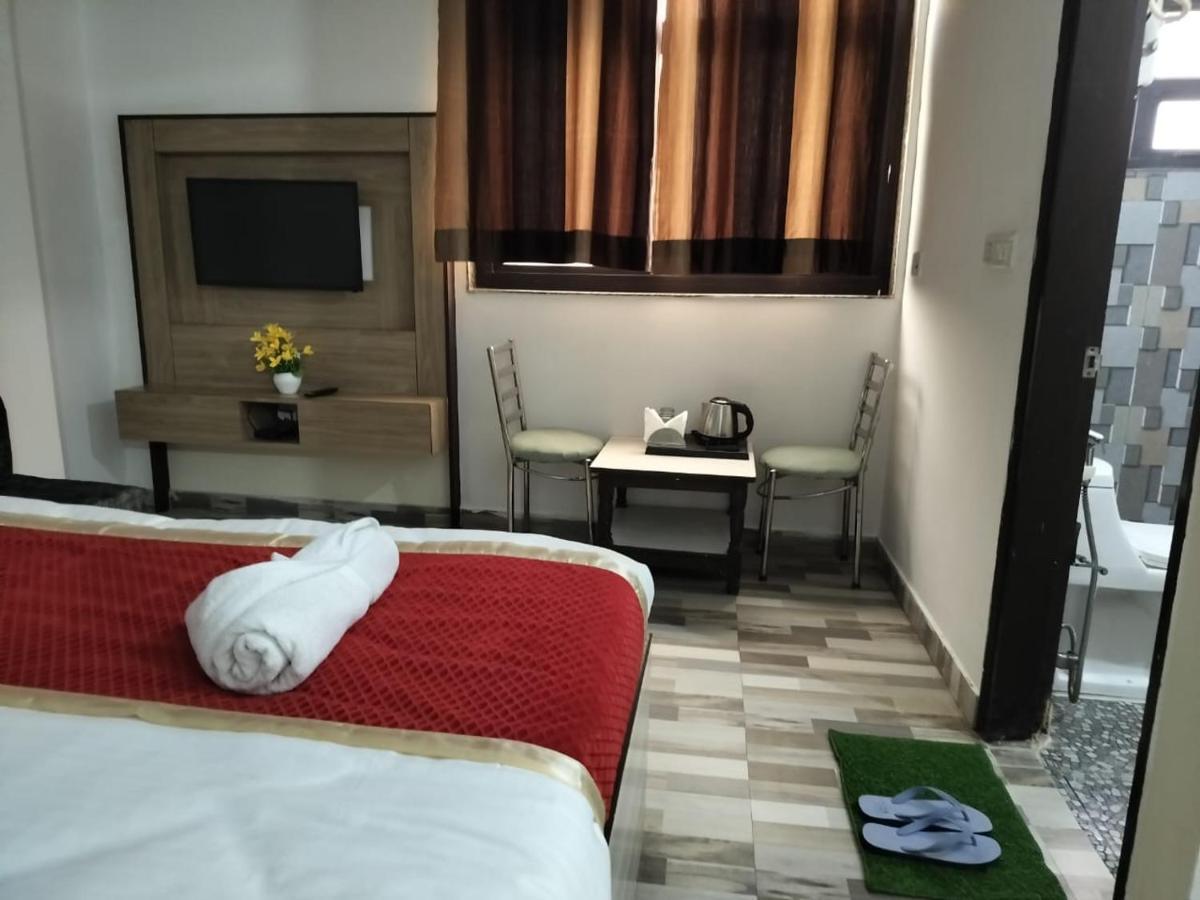 Hotel Clink New Delhi Airport Exterior photo