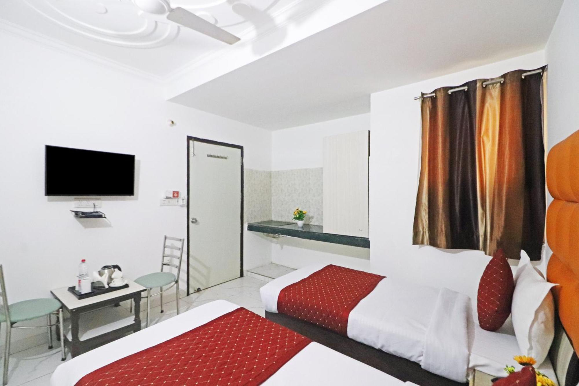 Hotel Clink New Delhi Airport Exterior photo