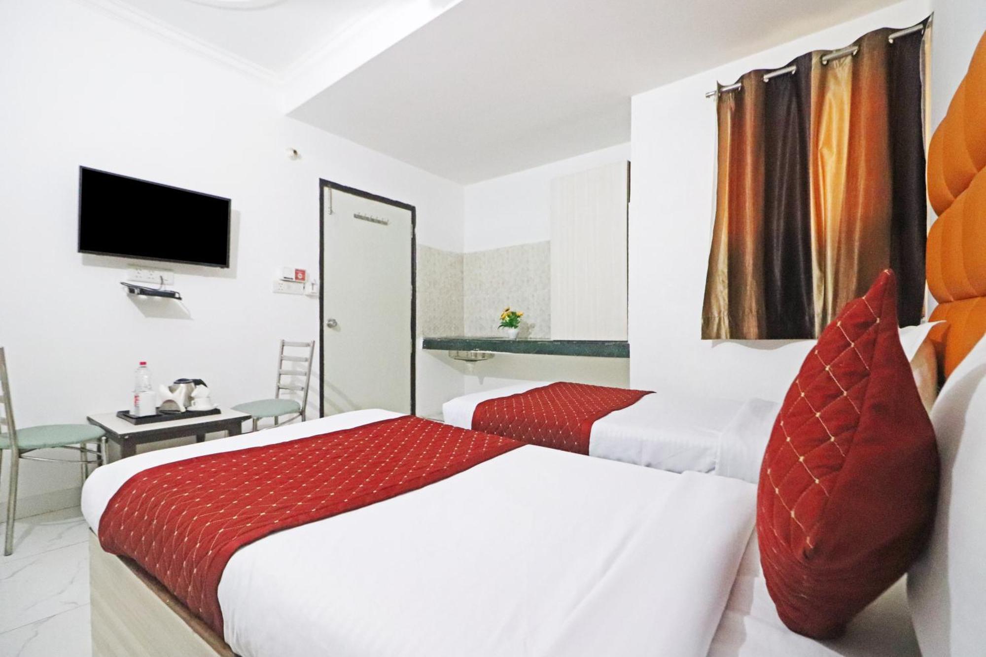 Hotel Clink New Delhi Airport Exterior photo