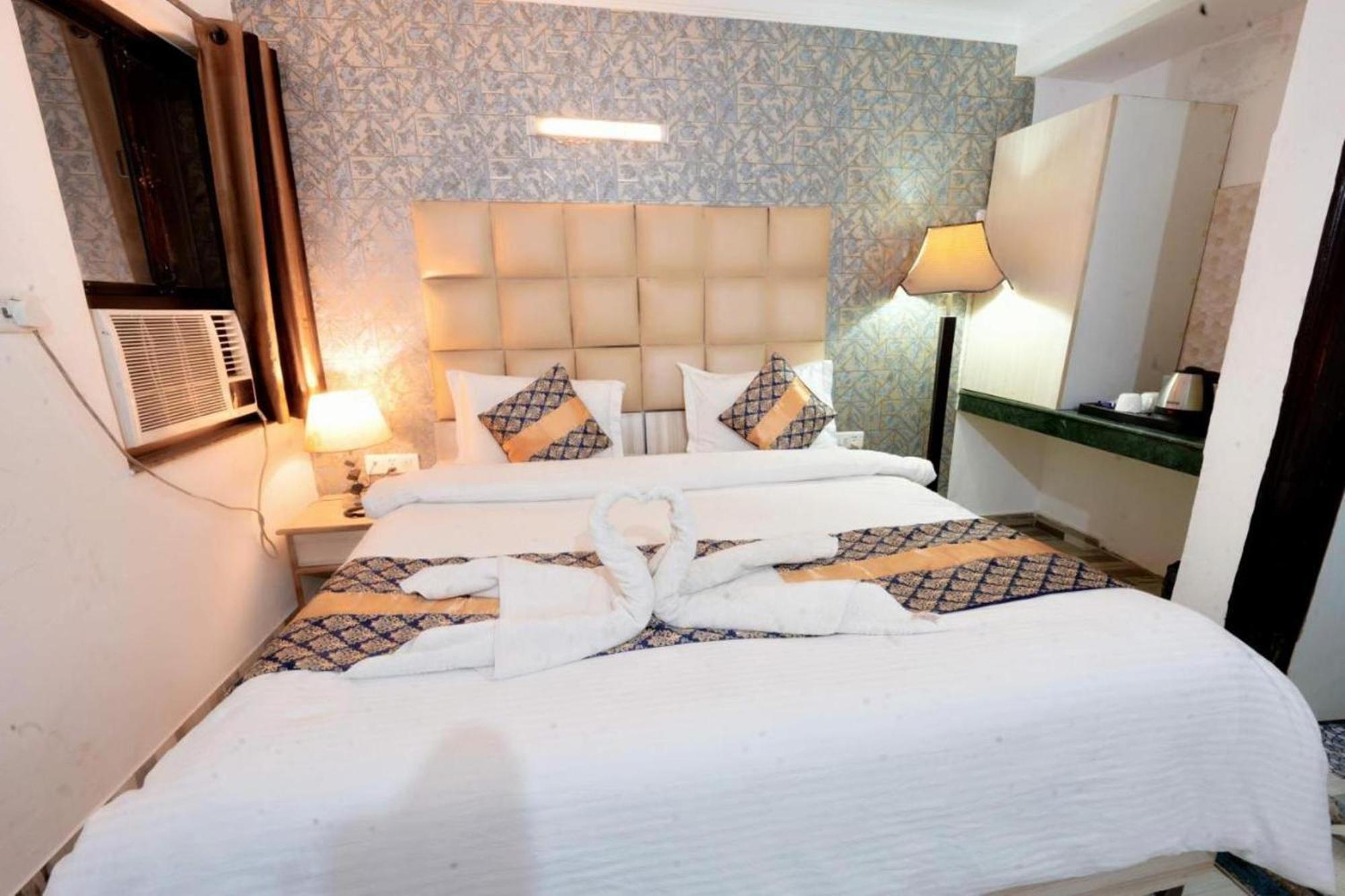 Hotel Clink New Delhi Airport Exterior photo