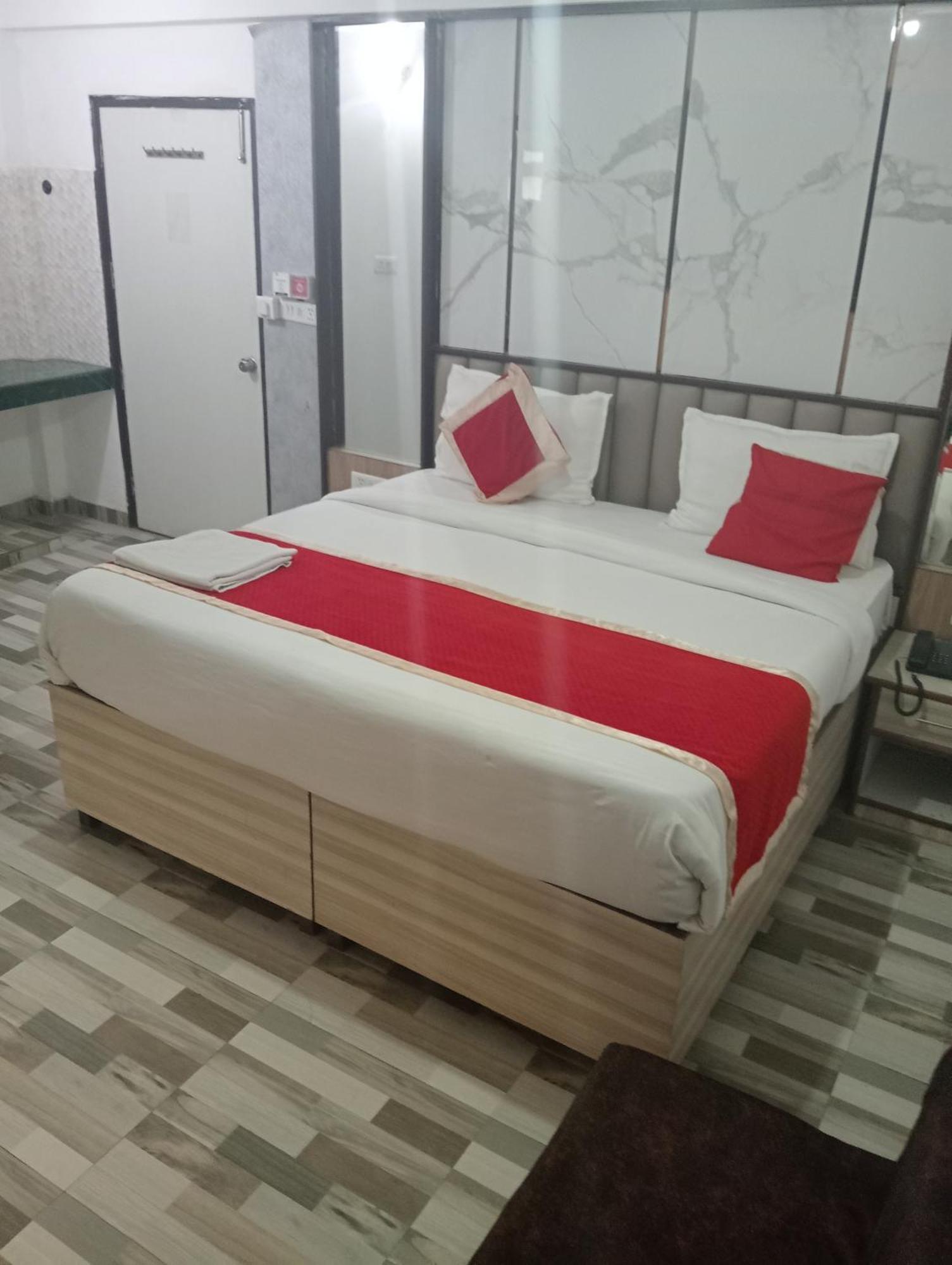 Hotel Clink New Delhi Airport Exterior photo