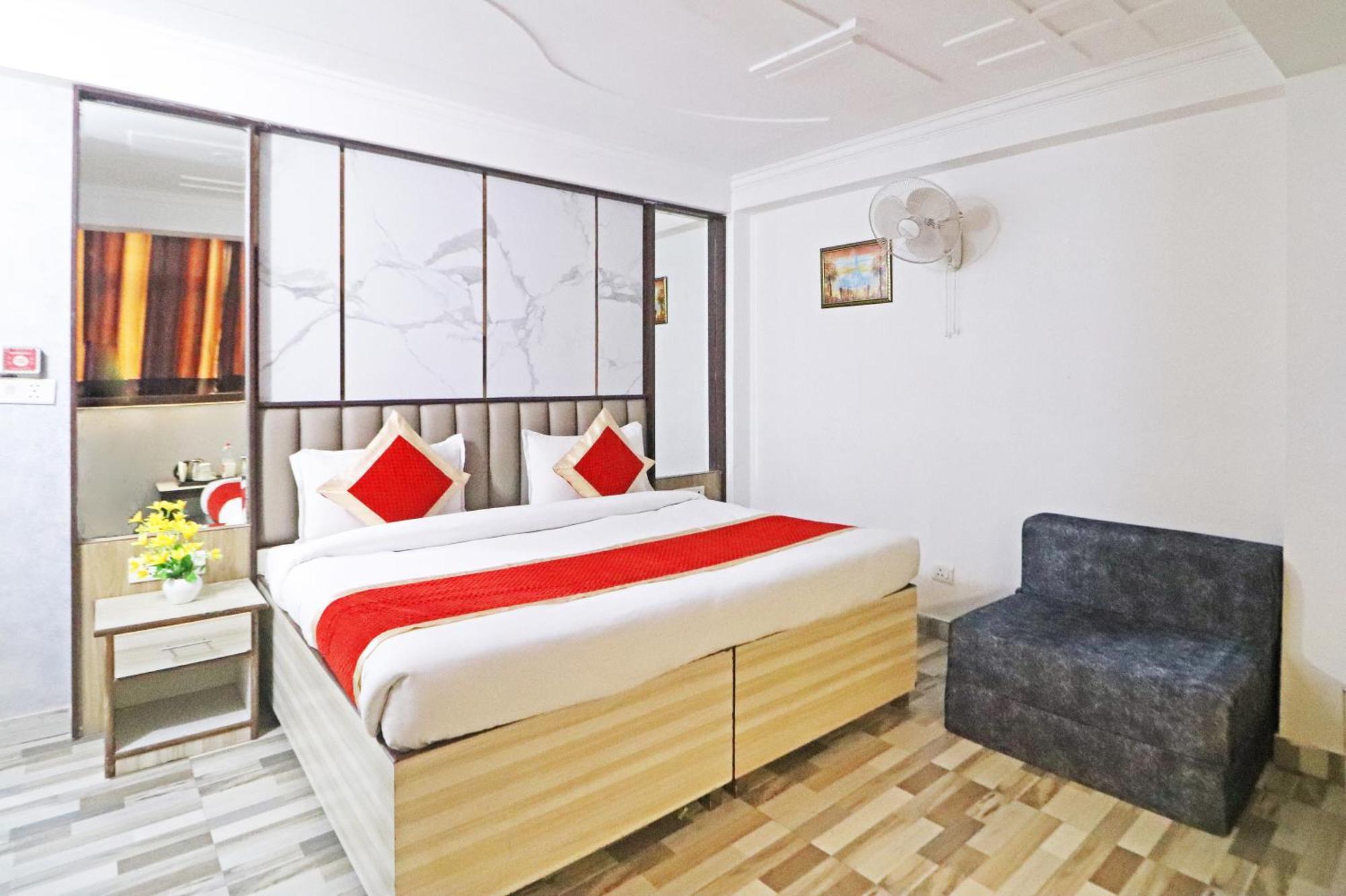 Hotel Clink New Delhi Airport Exterior photo