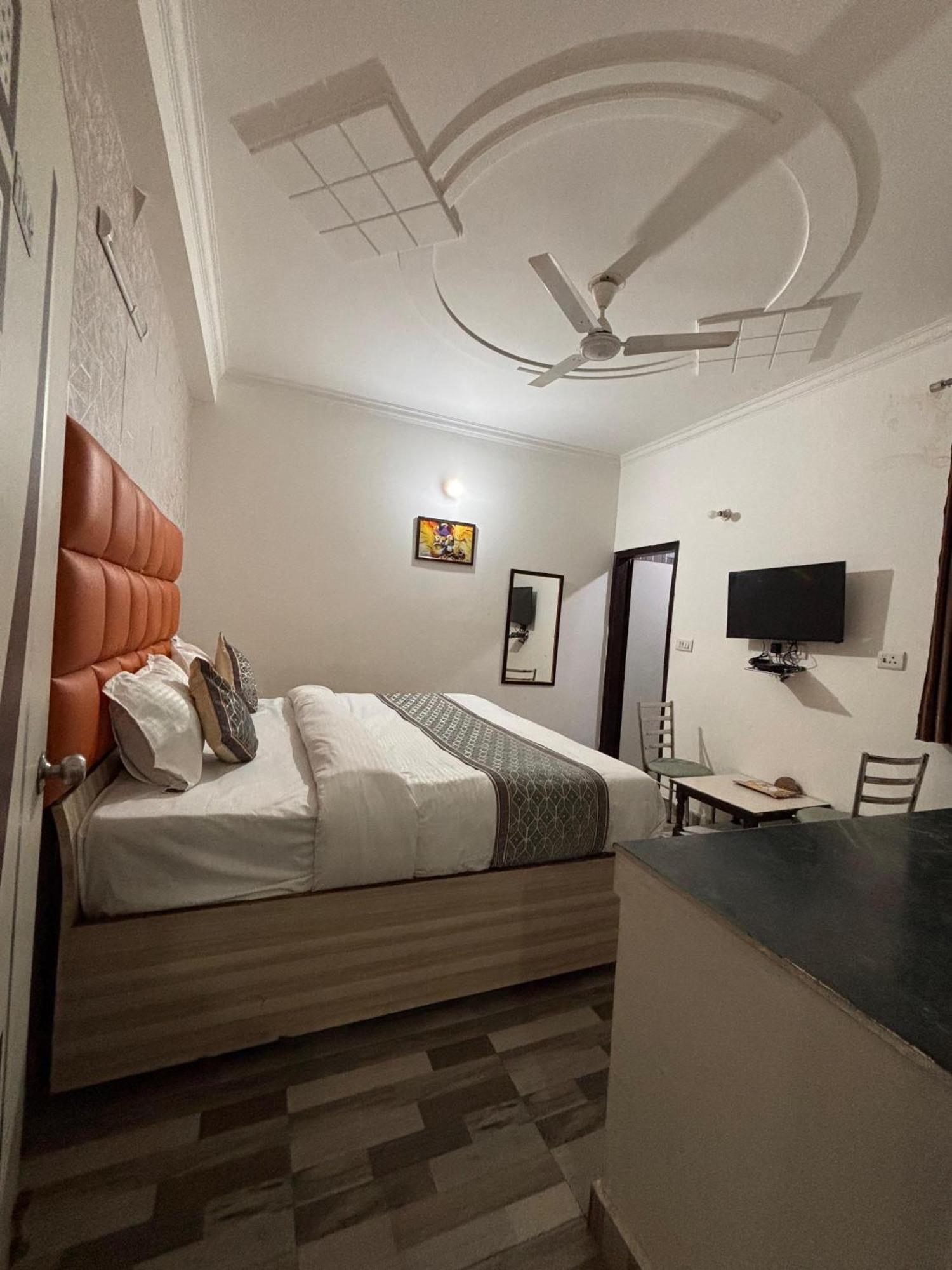 Hotel Clink New Delhi Airport Exterior photo